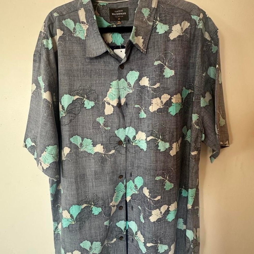 MWT Quiksilver men's XXL button up shirt with green and beige floral print